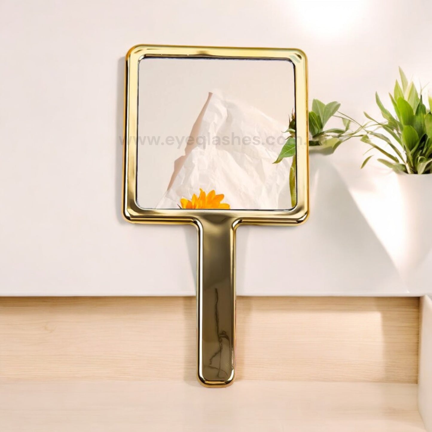 Handle Mirror With Style-Creative Mirror For Eyelash Room. 1pc
